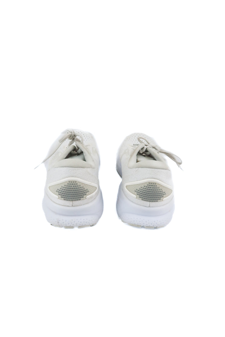 Brooks white athletic shoes (11)