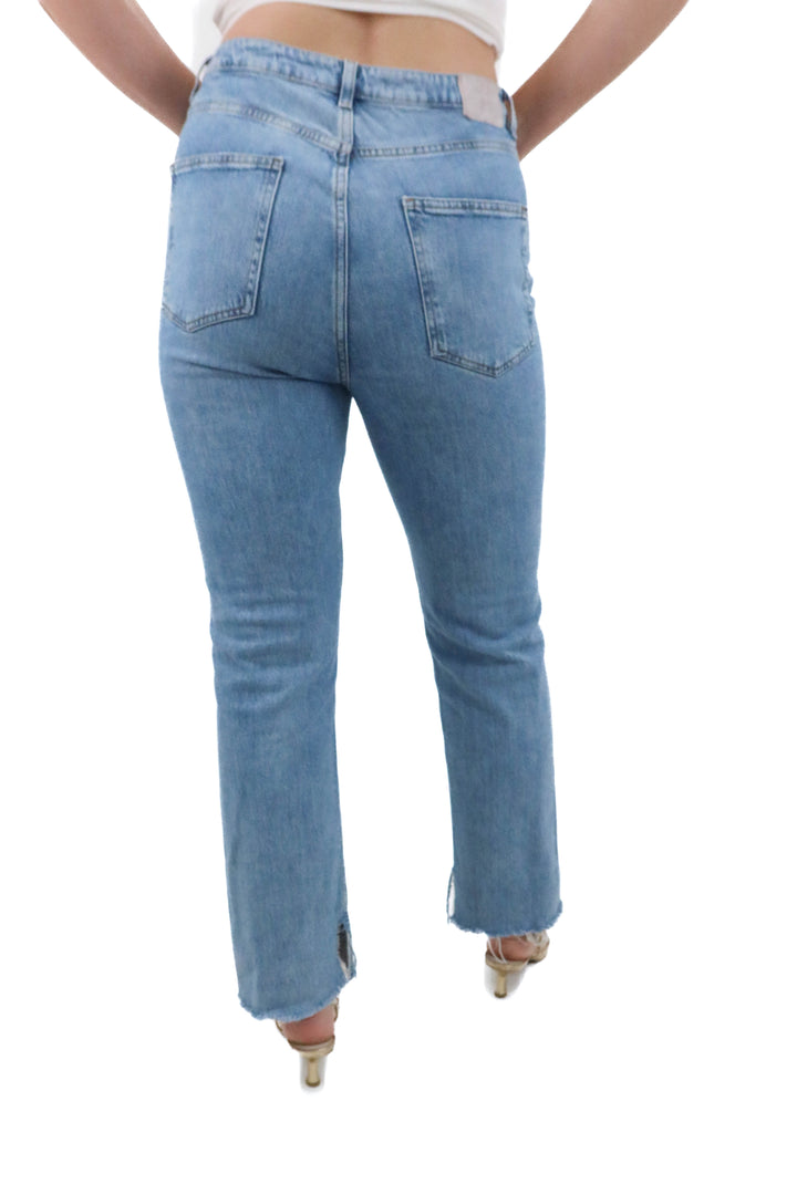zara straight leg medium wash jeans (10)