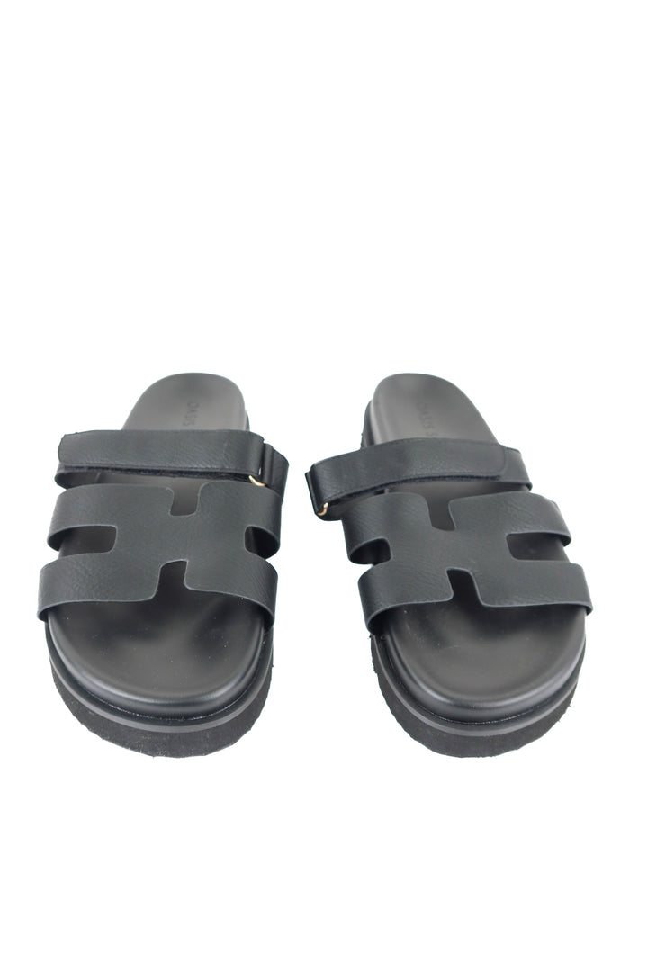Oasis Society black sandals (10; retail $60)