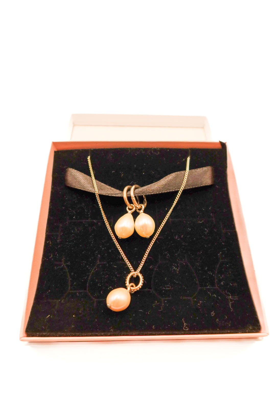 Pandora pearl earring/necklace set NWOT