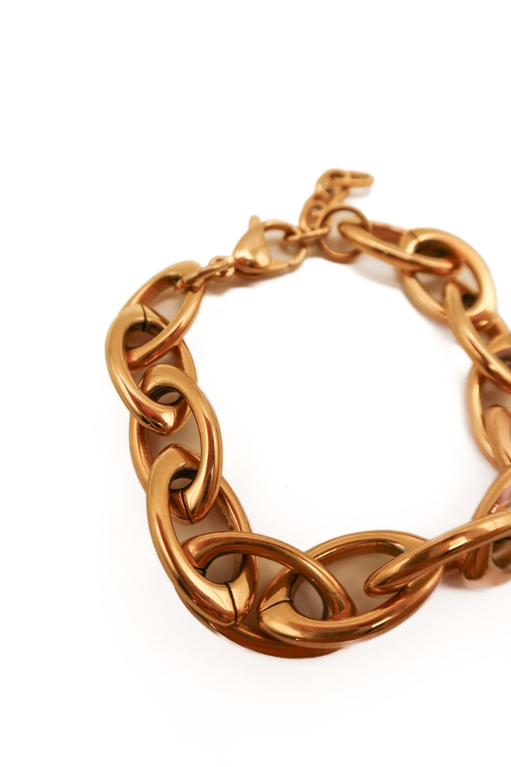 Gold oval chain link bracelet