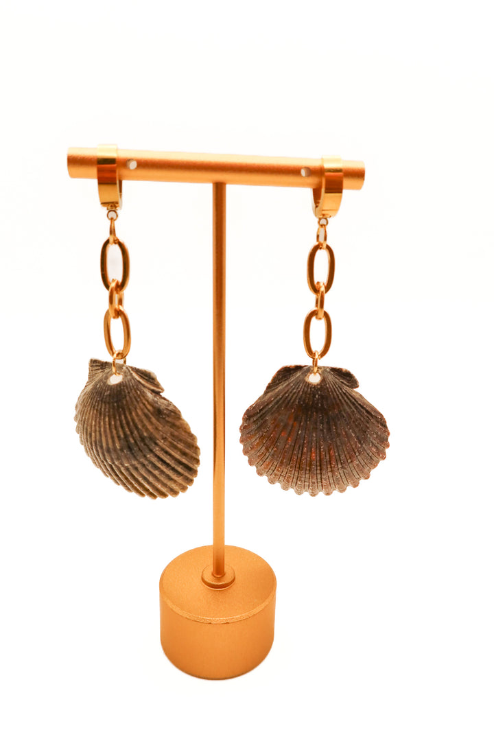 Gold/dark seashell earrings