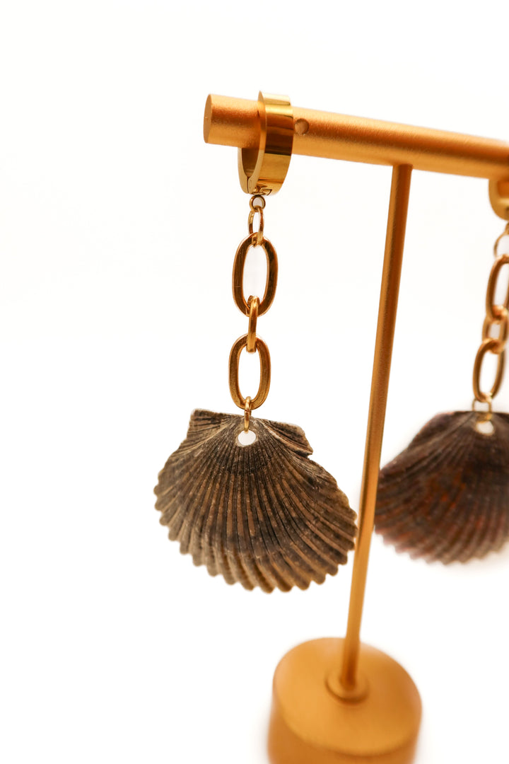 Gold/dark seashell earrings