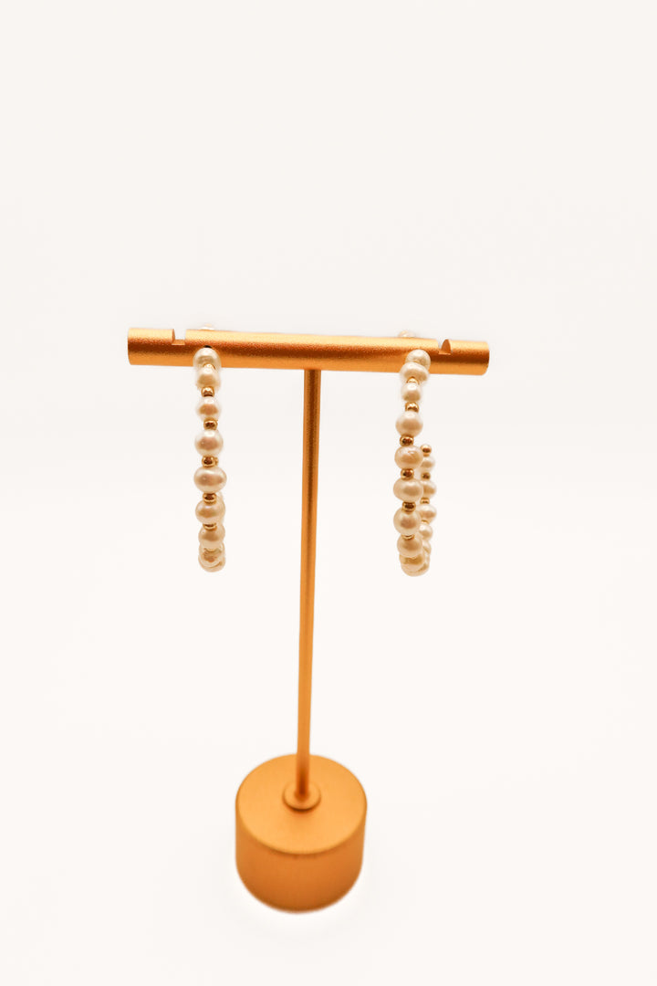 Pearl/gold hoop earrings