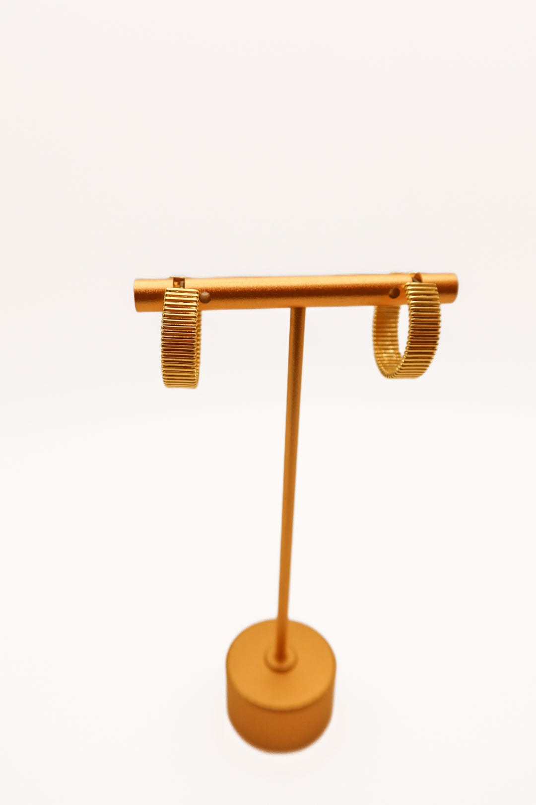 Gold ribbed small hoop earrings