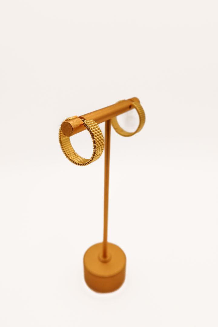 Gold ribbed small hoop earrings