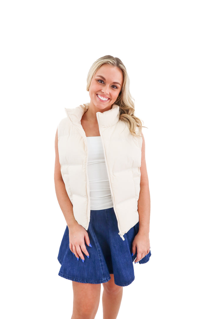 nuuds cream puffer vest (m)