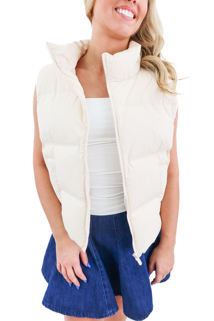 nuuds cream puffer vest (m)