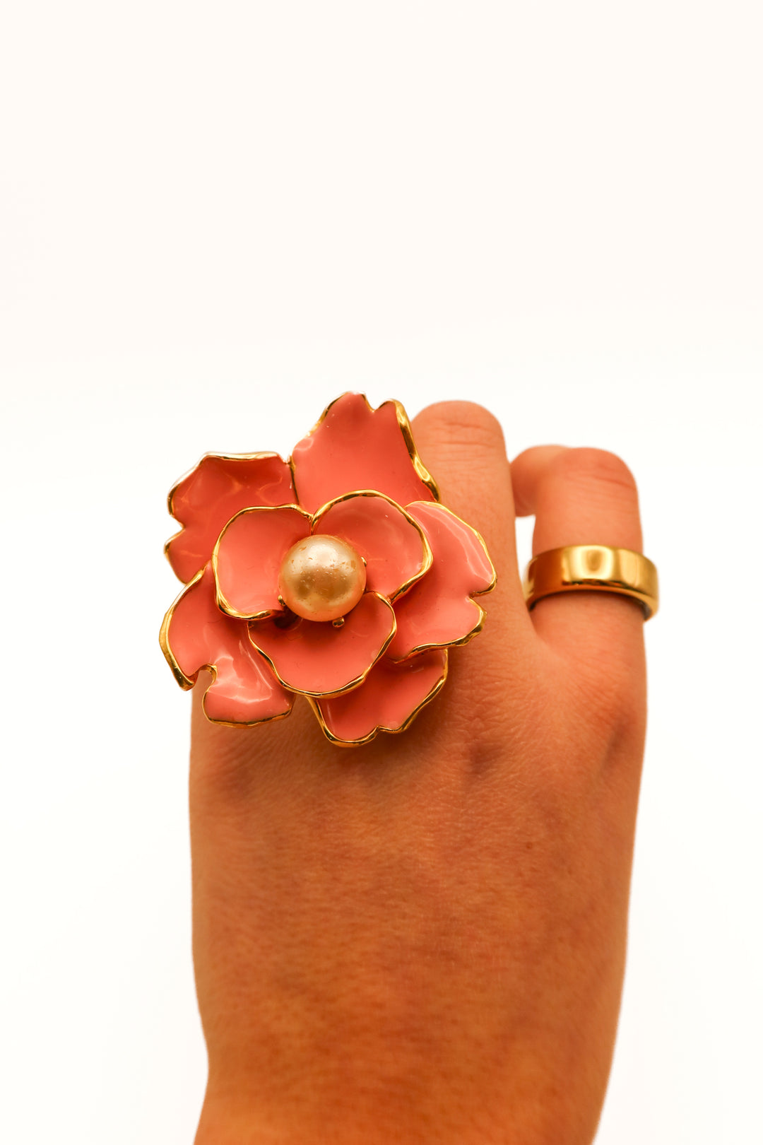 Large pink/pearl floral ring (6)