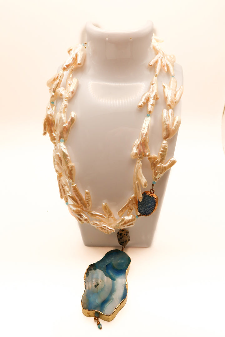 Large blue gem beachy necklace