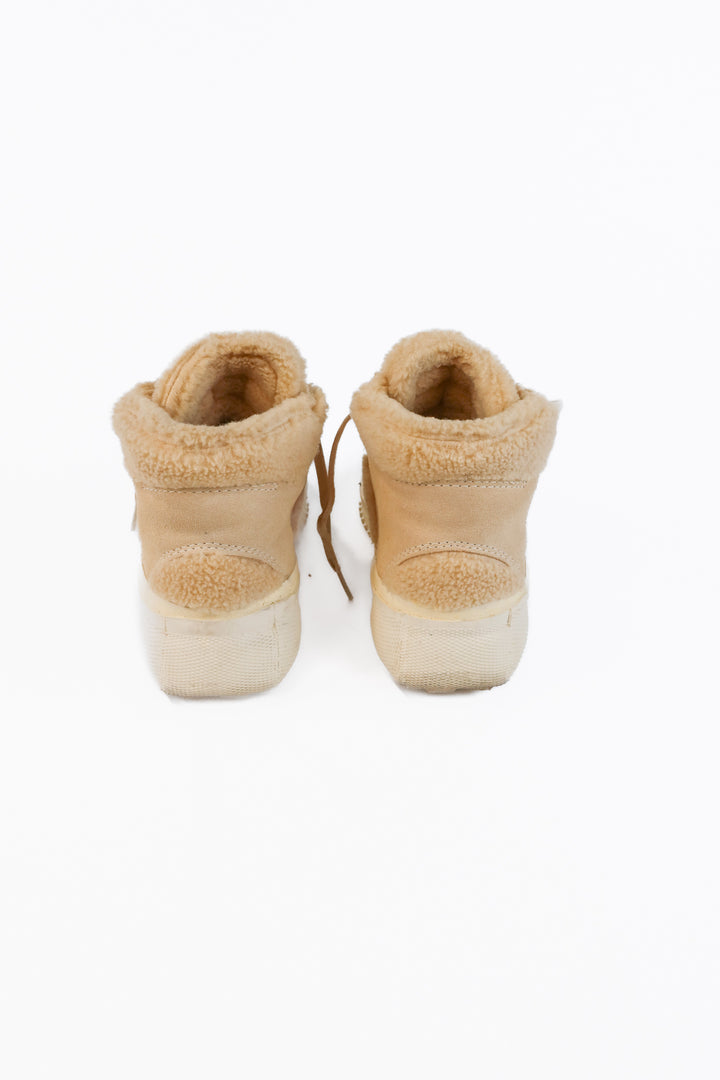 Vibram tan Sherpa sneaker (9; retails for $120)