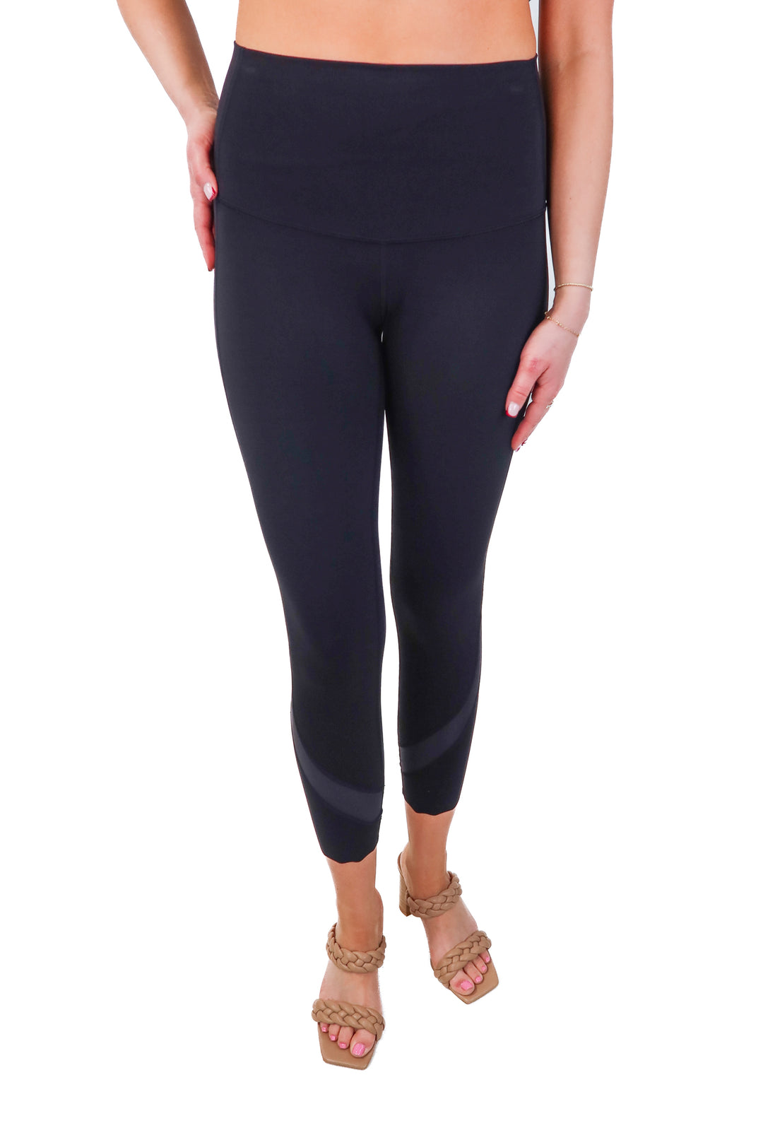 Lululemon black scalloped hem leggings (s*)
