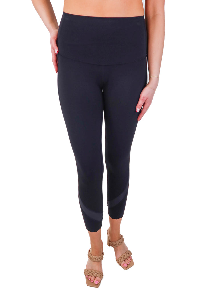 Lululemon black scalloped hem leggings (s*)