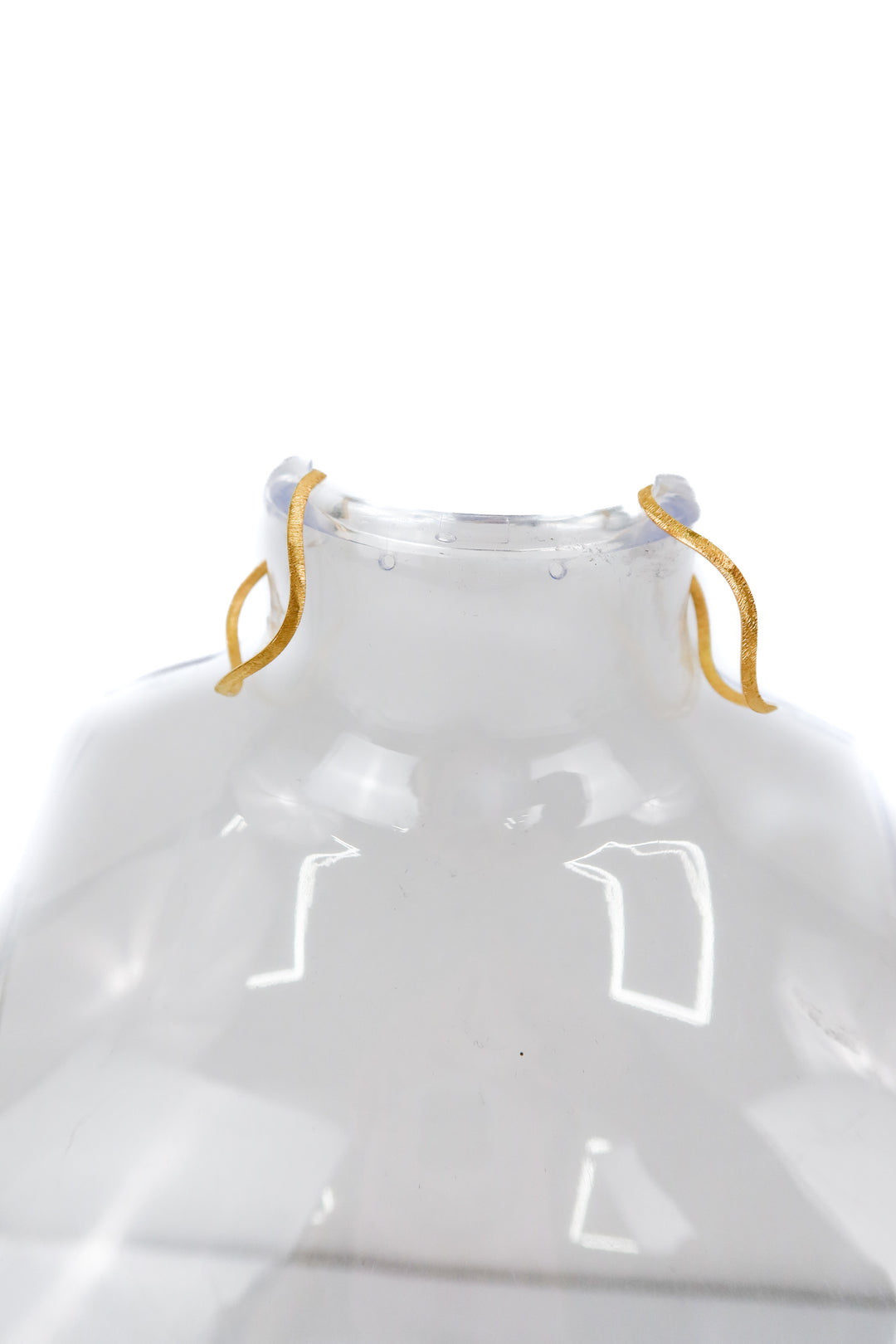 gold wavy hoop earrings