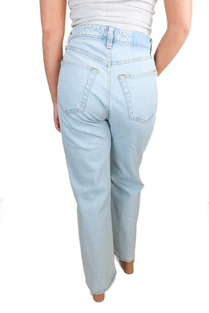 Abercrombie Light Wash 90s Relaxed High Rise Jean (27/4S; retail $90)