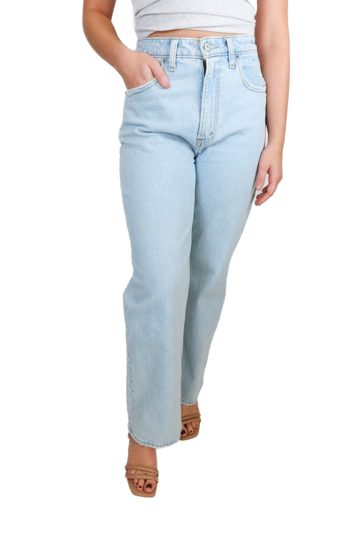 Abercrombie Light Wash 90s Relaxed High Rise Jean (27/4S; retail $90)