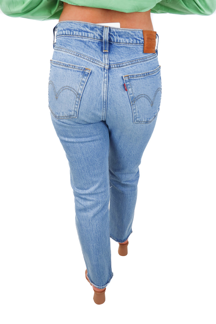 SOLD: Levi’s light wash wedgie straight jeans (27; retail $98)