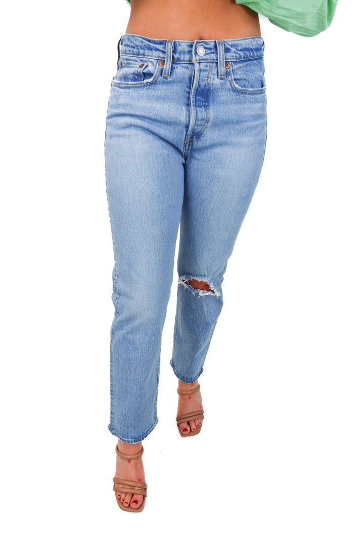 SOLD: Levi’s light wash wedgie straight jeans (27; retail $98)