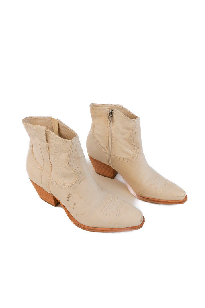 Dolce vita cream ankle booties (10; retail $140)