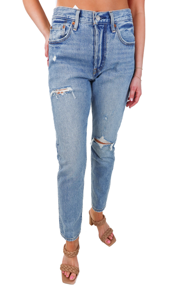 Levi’s light wash distressed straight leg jean (27)