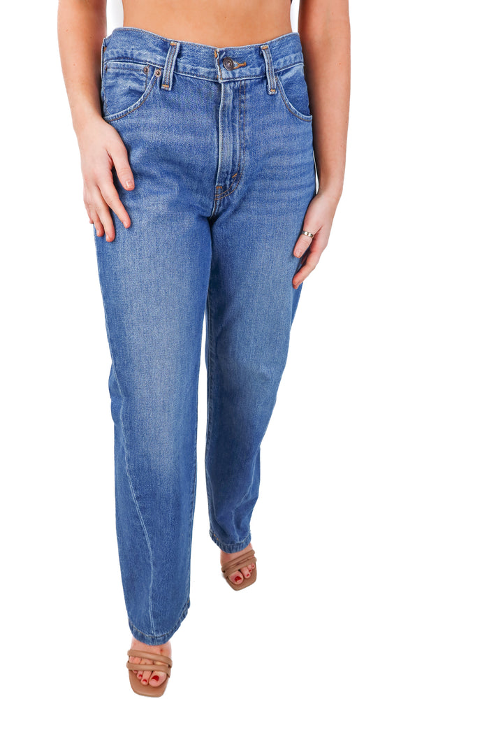 levis 94' baggy medium wash jeans (27; retail $79.50)