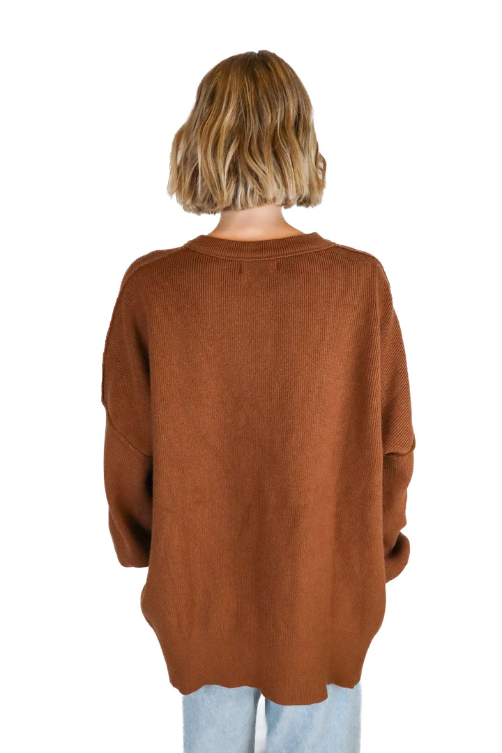 Illusory brown oversized sweater (M)