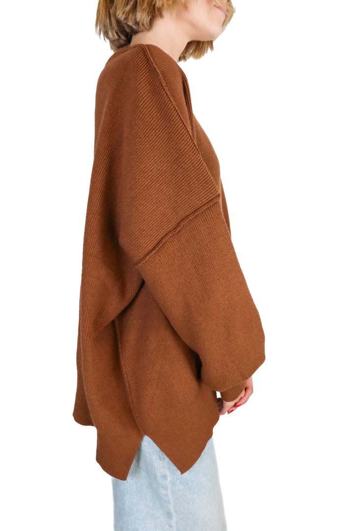 Illusory brown oversized sweater (M)