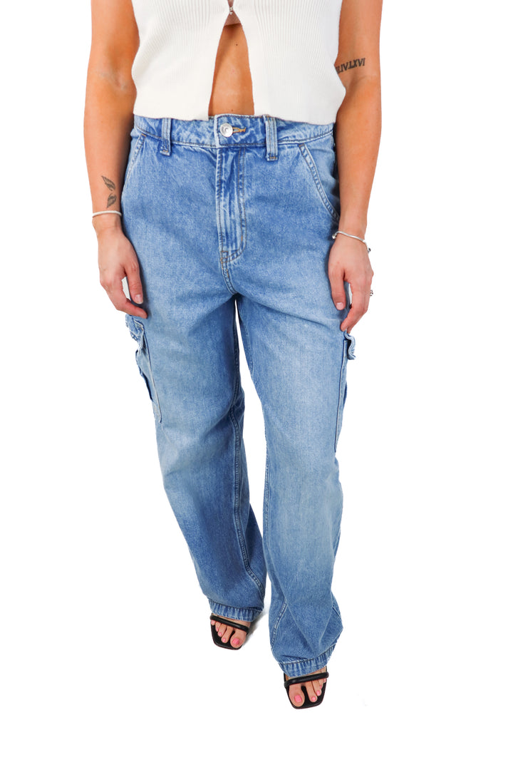 divided light wash cargo jeans (6)