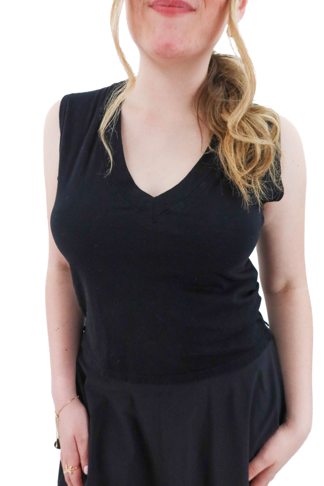 perfect white tee black v neck tank (s)