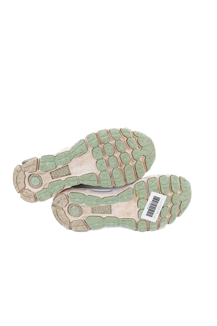 under armour mint green knit running shoes (9; retail $119)