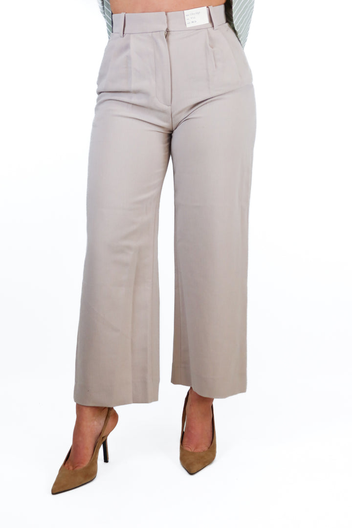 abercrombie & fitch taupe ultra hise rise trousers NWT (26/2r; retail $90)