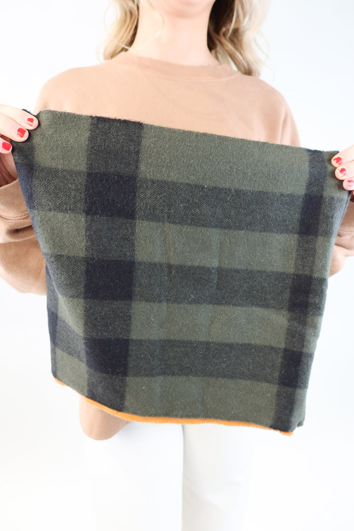 Burberry green/orange neck warmer