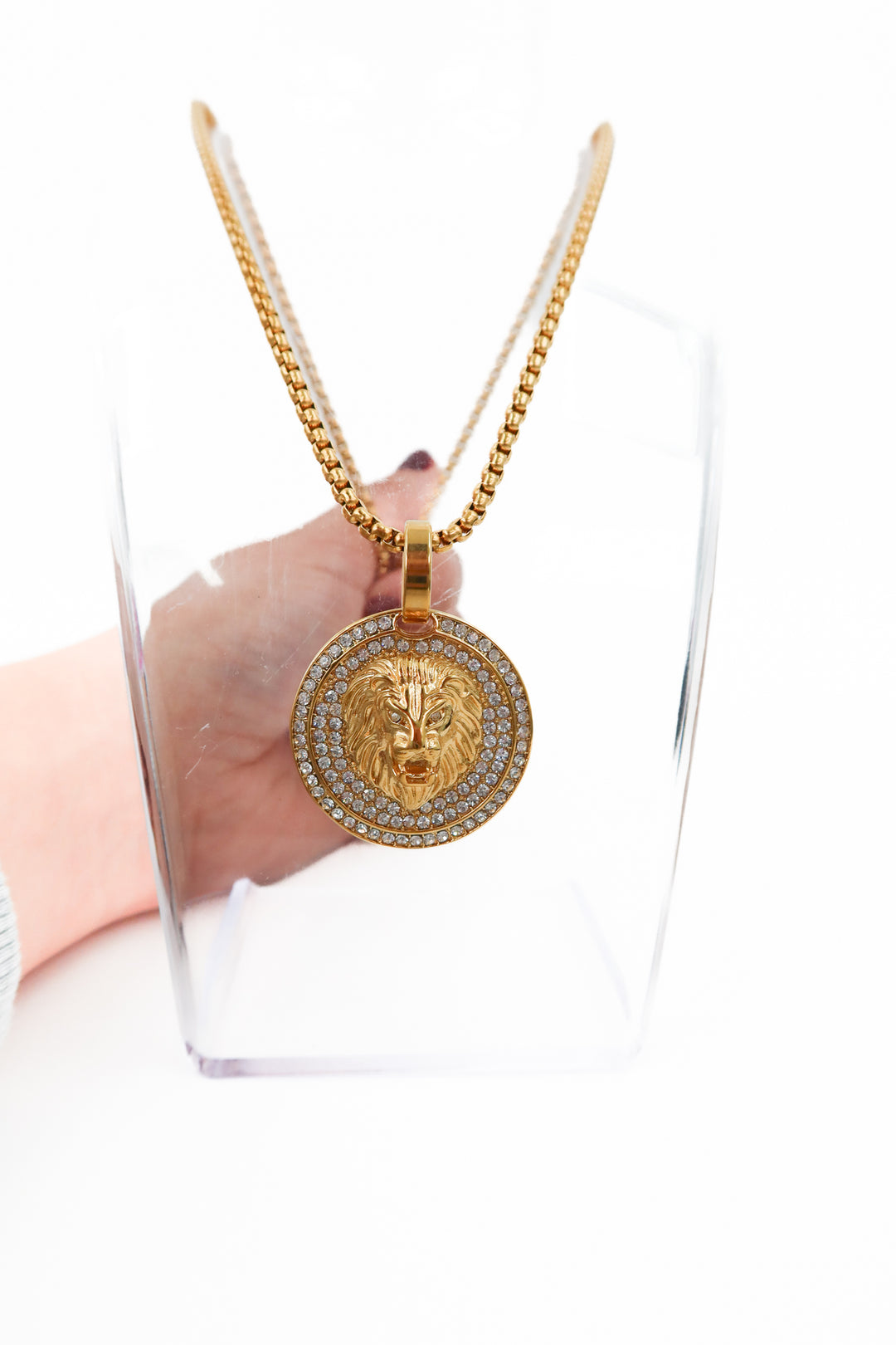 gold/crystal lion long necklace