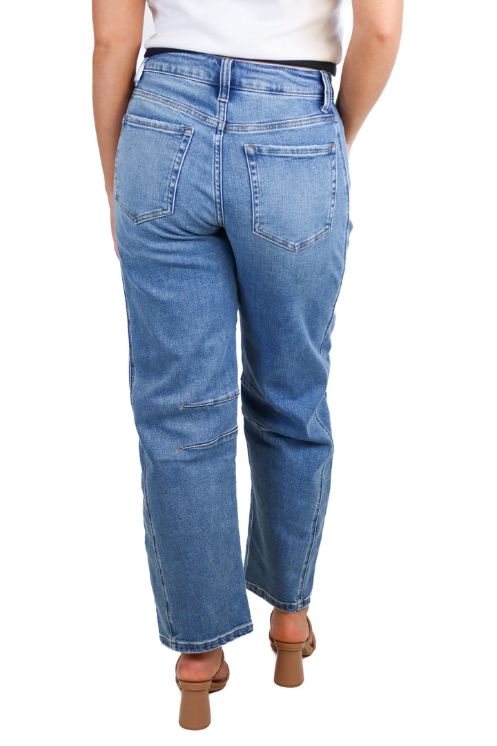 Vici Medium Wash Barrel Leg NWT (25; retail $68)