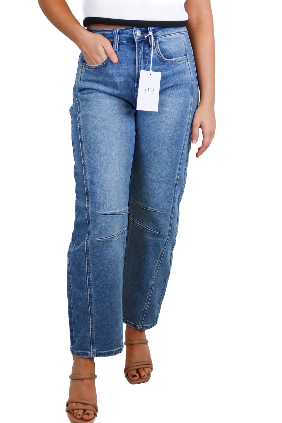 Vici Medium Wash Barrel Leg NWT (25; retail $68)