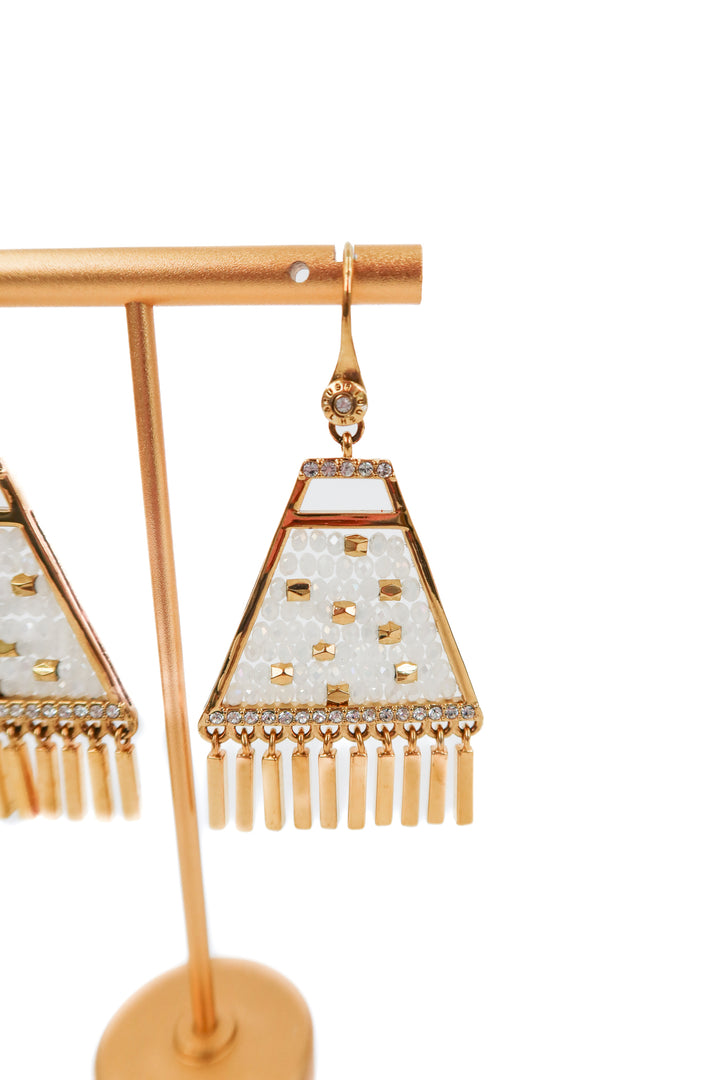 henri bendel gold/white beaded dangle earrings