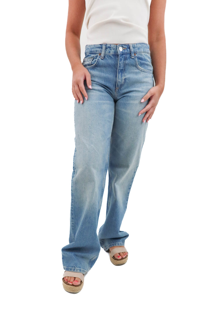 zara wide leg light wash jeans (2; retail $50)