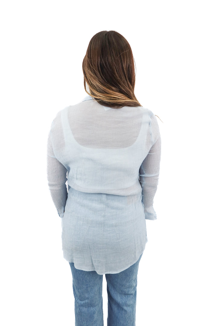 breezy lane light blue button up top (L)