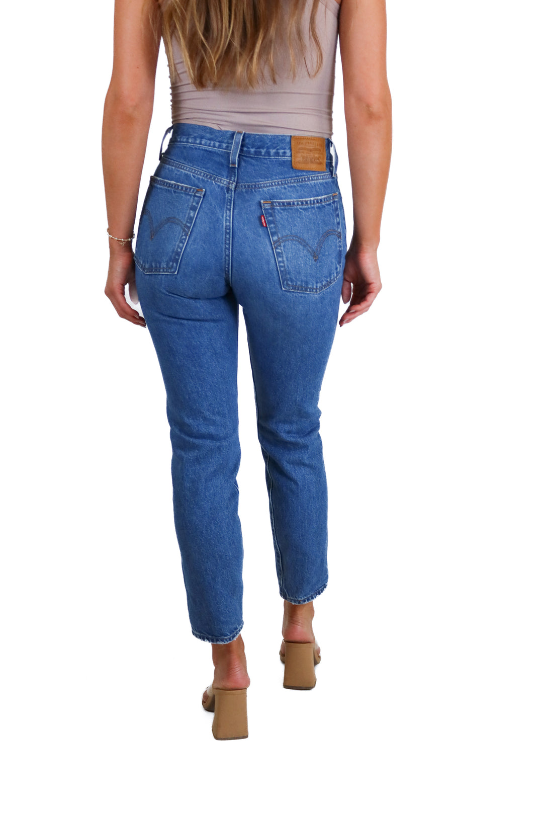 levi’s wedgie distressed medium wash jeans (26)*