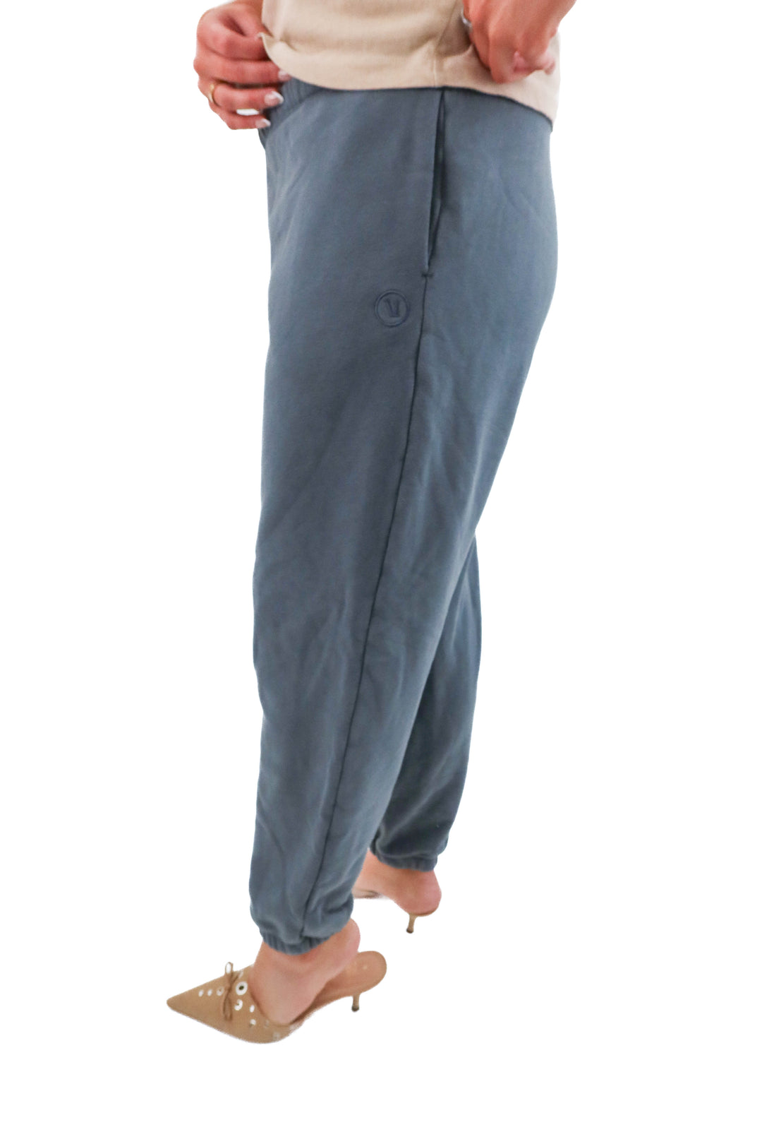 vuori joggers (M; retail $118)