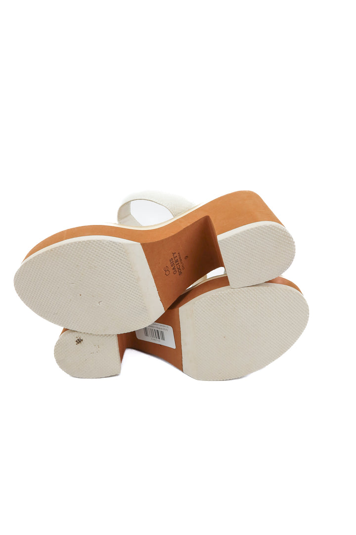 Oasis Society white platform sandals (9; retail $60)