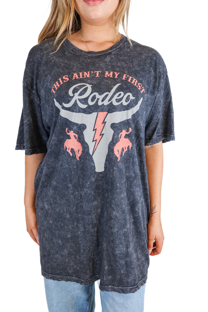 trendy & tipsy 'this ain't my first rodeo' long tee (xl)