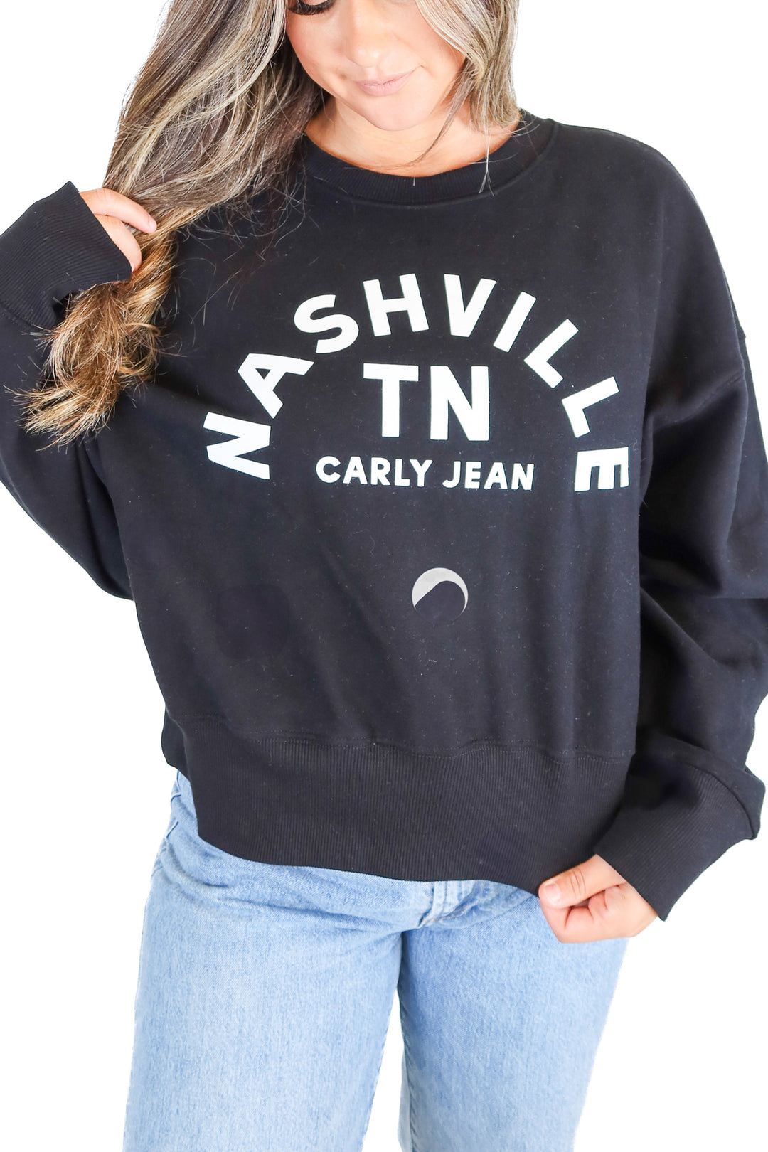 carly jean nashville tn black crewneck (m)
