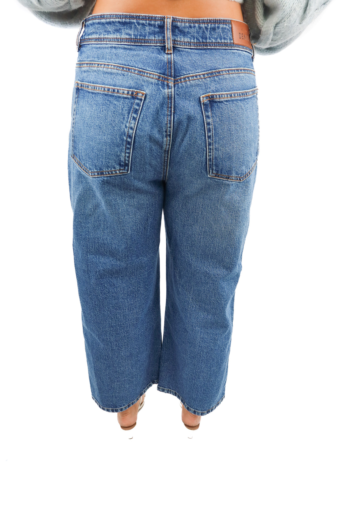 sezane medium wash wide leg jeans (42)