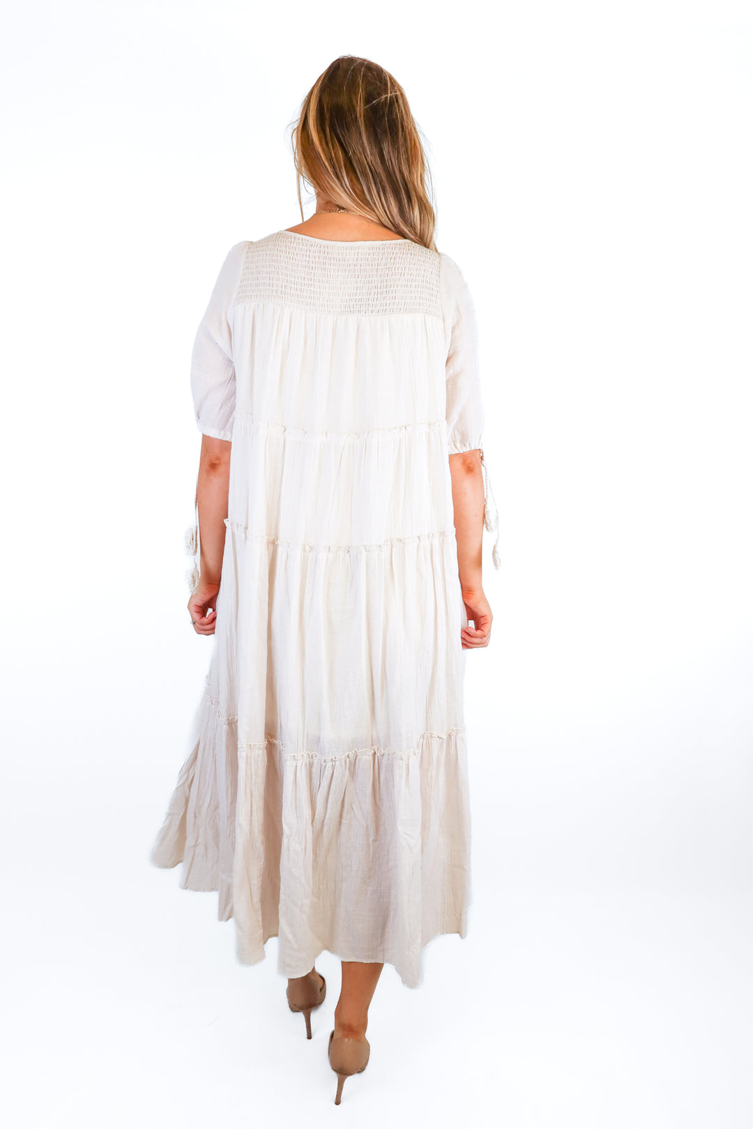 listicle beige tiered maxi dress (m)