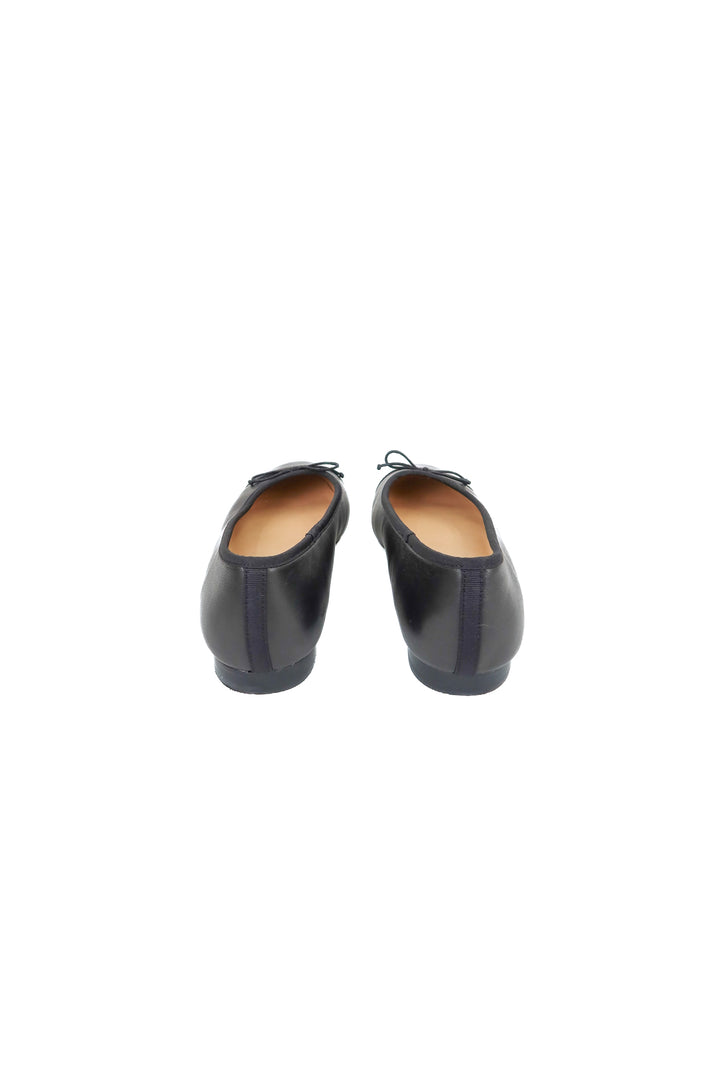 Ann Taylor black leather flats (7.5)