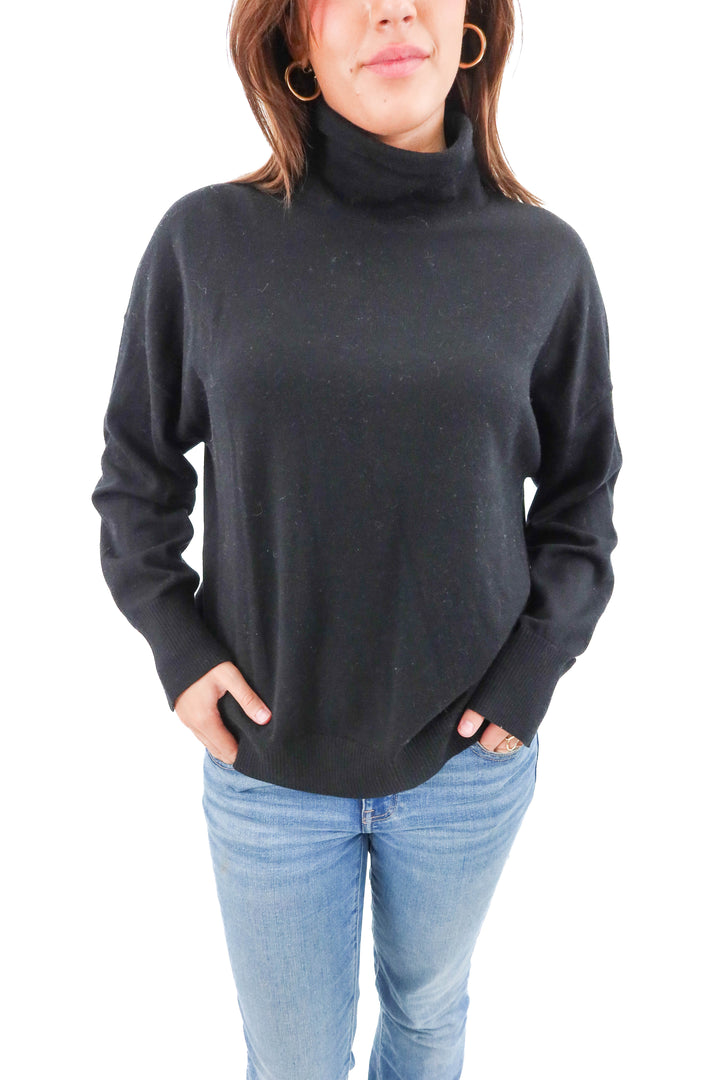 banana republic extra fine merino wool mock neck sweater (m)