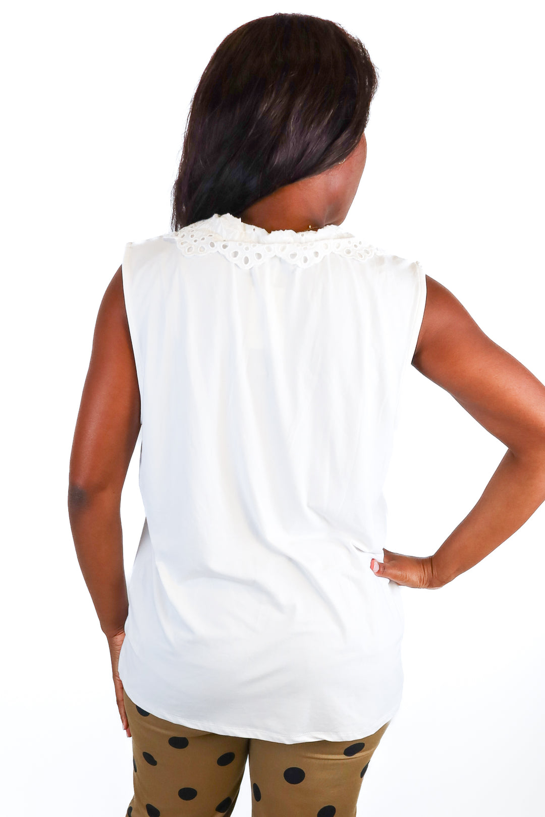 halston white sleeveless top with lace collar (xl)