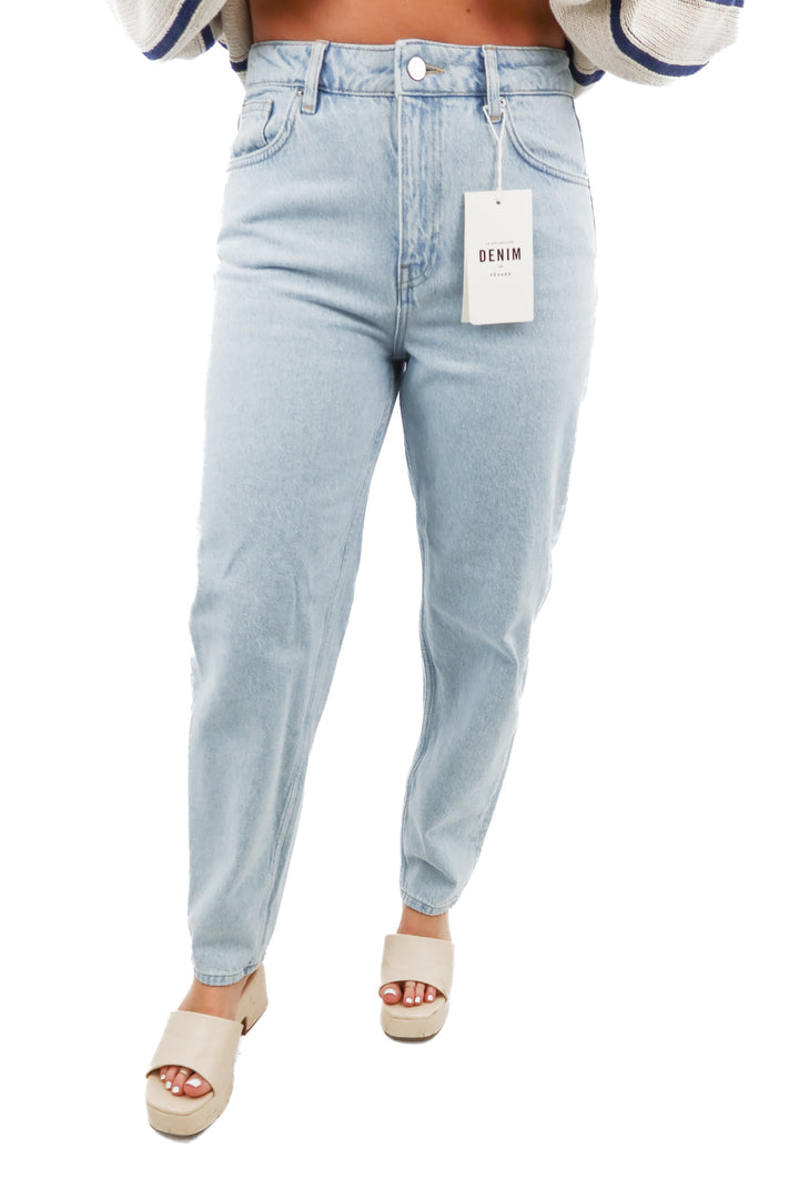sezane light wash jeans NWT (6; retail $160)
