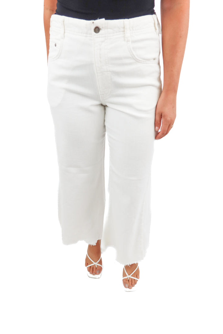 pilcro white cropped wide leg raw hem jeans (30; retail $148)